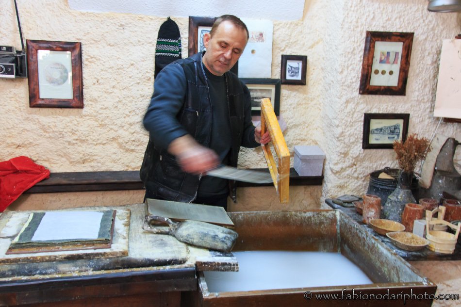 produttore artigianale di carta a ohrid