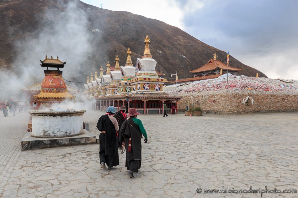 monaci buddisti in tibet